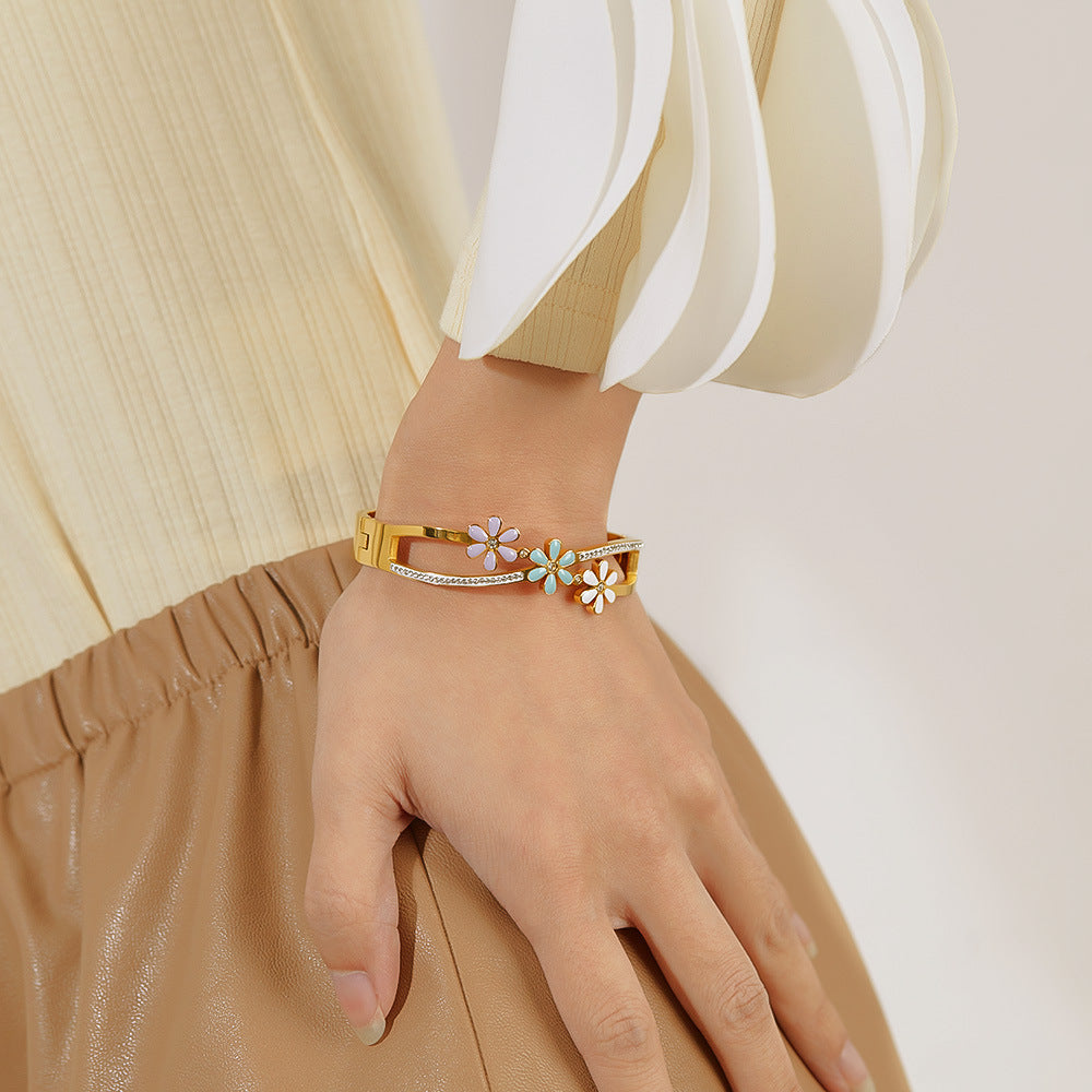 Little Daisy Gold Bracelet close photoshoot of woman&#39;s hand