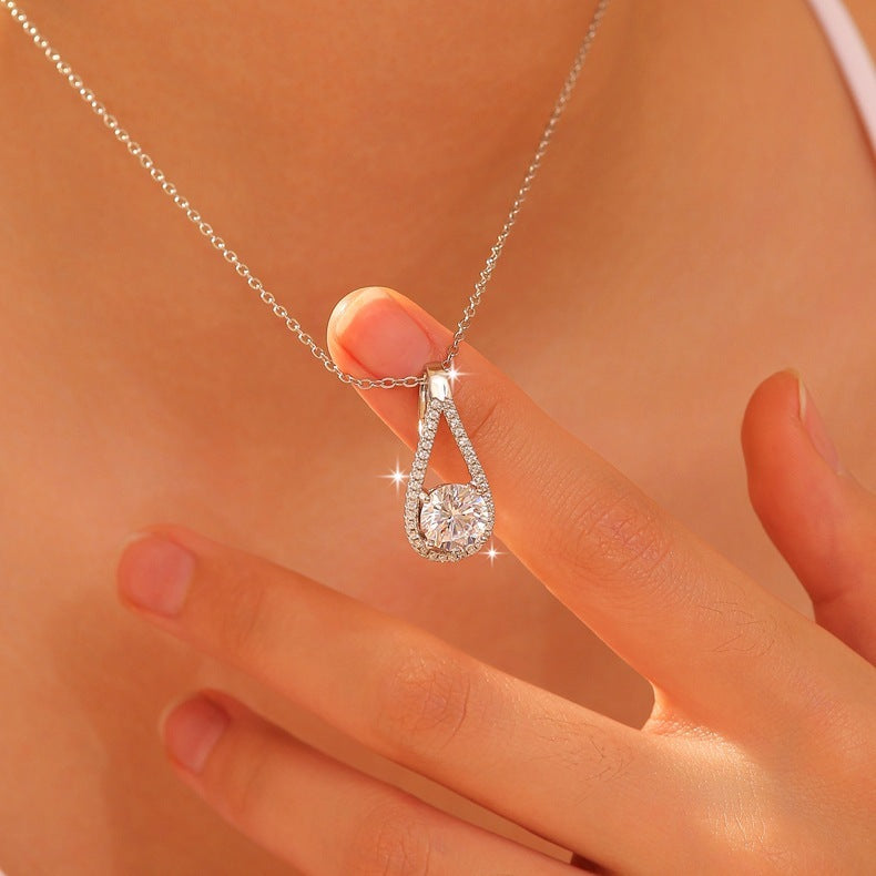 New S925 Sterling Silver Necklace For Women shining in woman&#39;s hand